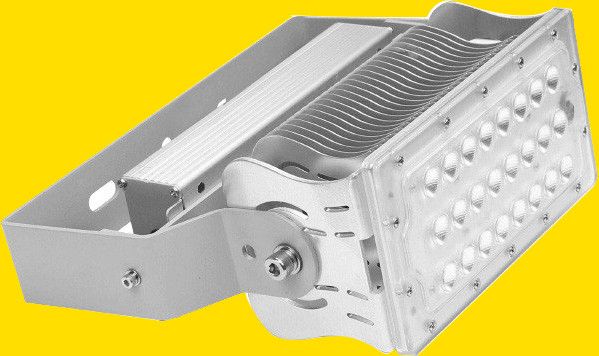 Светодиодный спортивный прожектор LED MACH для стадионов футбольных и мачт 100 вт