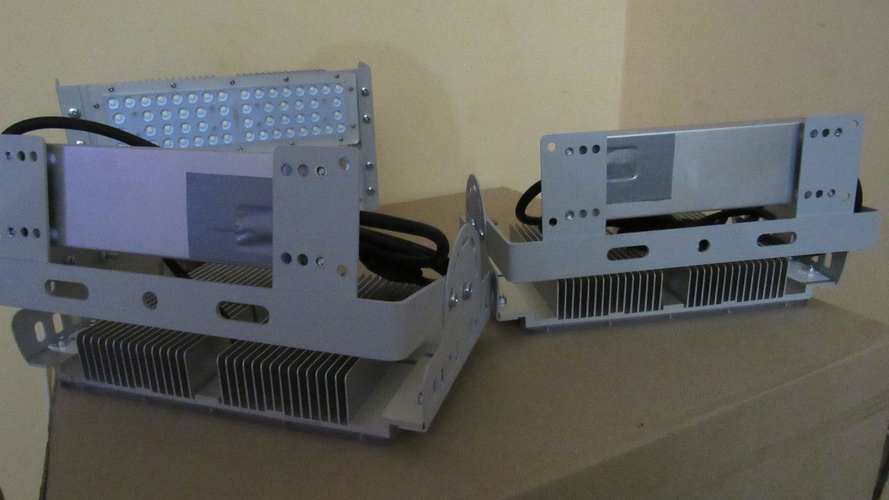 Світлодіодний світильник ALV-ARM150-5K для освітлення полів спортивних LED