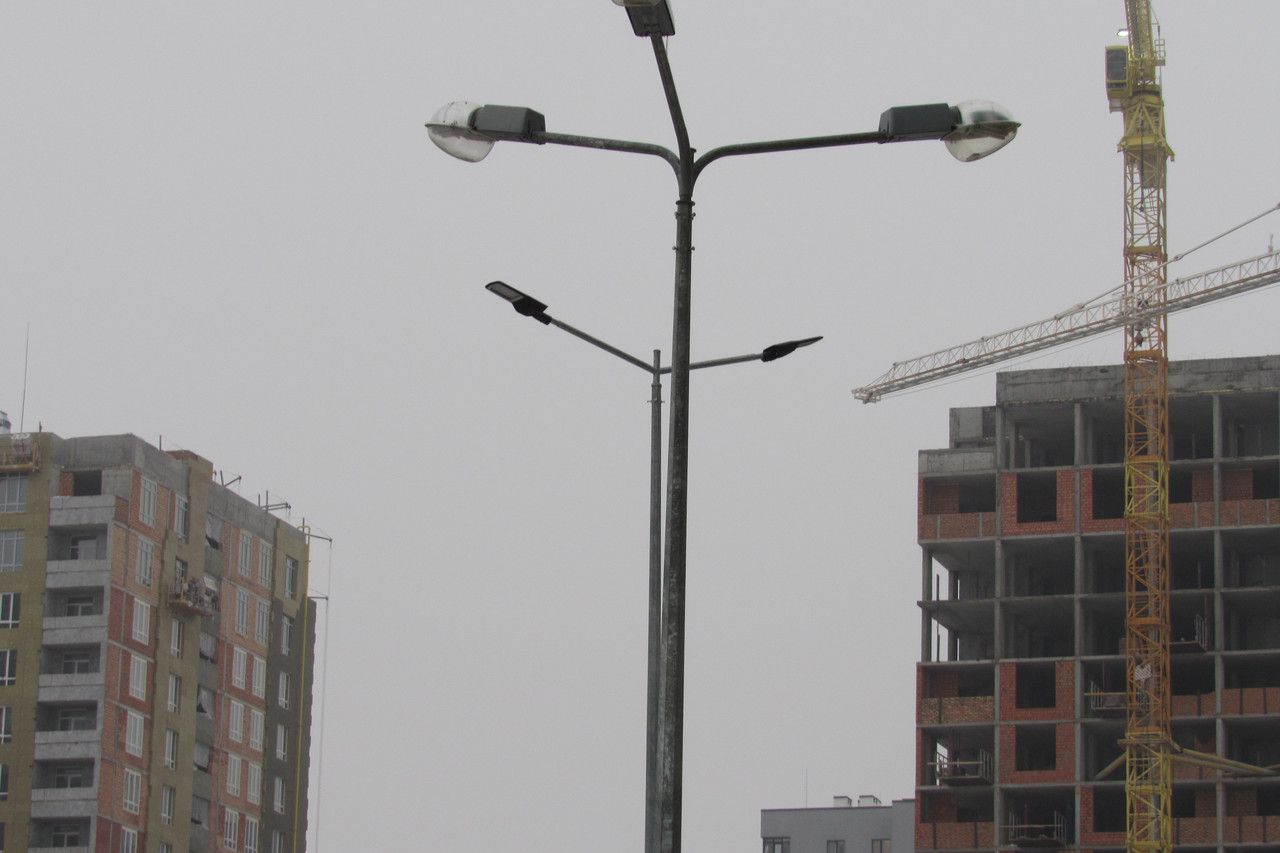 TRIPLE-ARM BRACKET FOR LIGHTING POLES