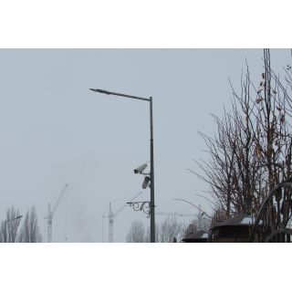 Single-arm bracket for mounting one luminaire on a lighting pole.